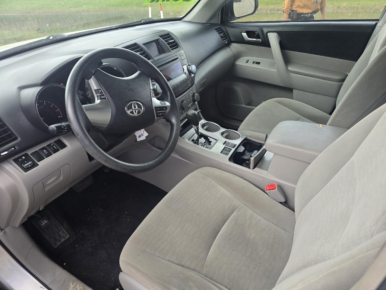 Toyota Highlander Base 2WD I4 2012