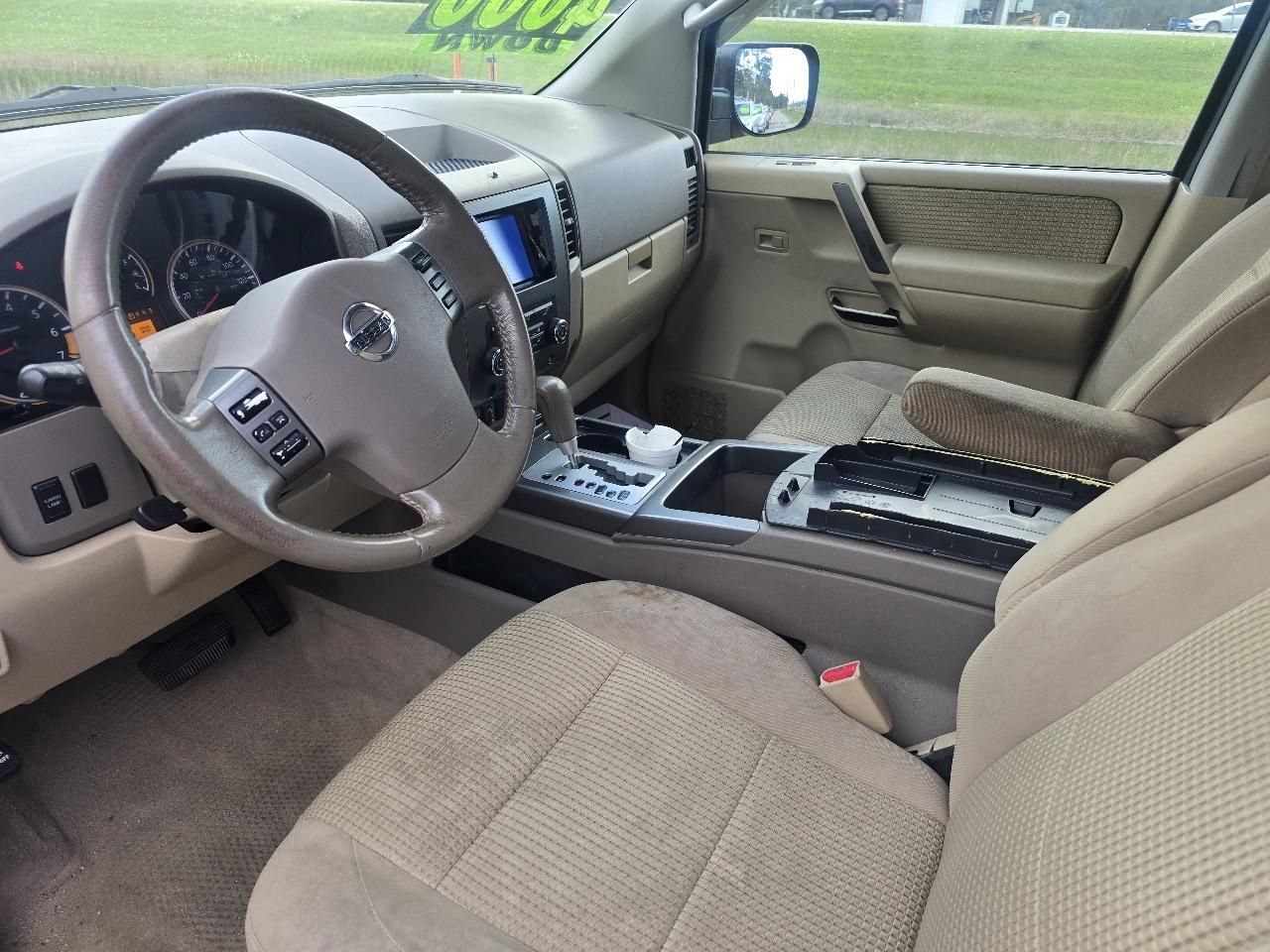 Nissan Titan LE Crew Cab 2WD SWB 2010