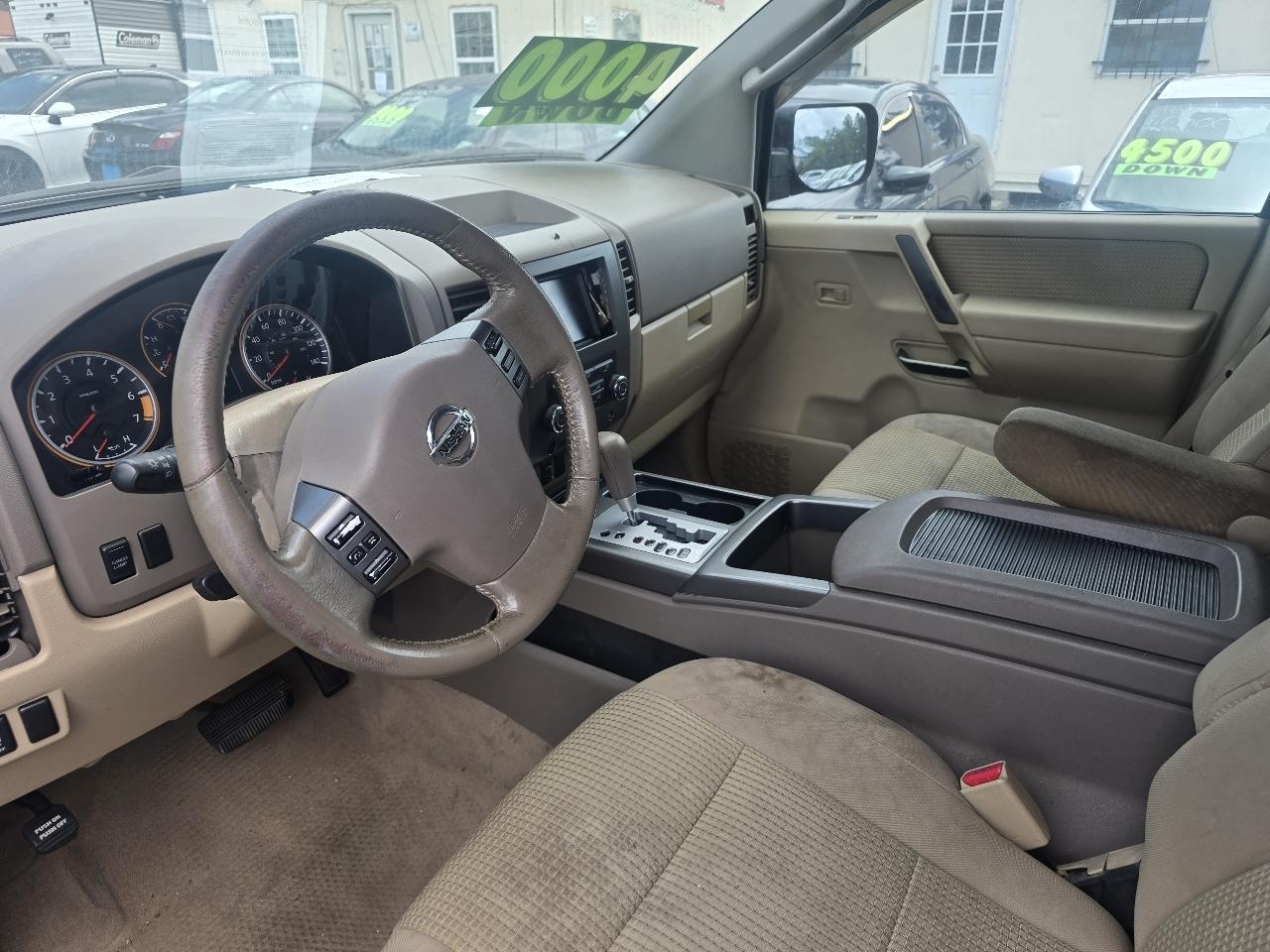 Nissan Titan LE Crew Cab 2WD SWB 2010