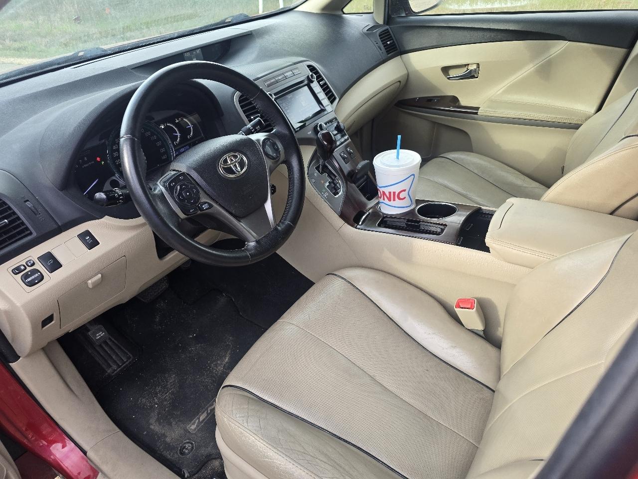 Toyota Venza LE I4 FWD 2015
