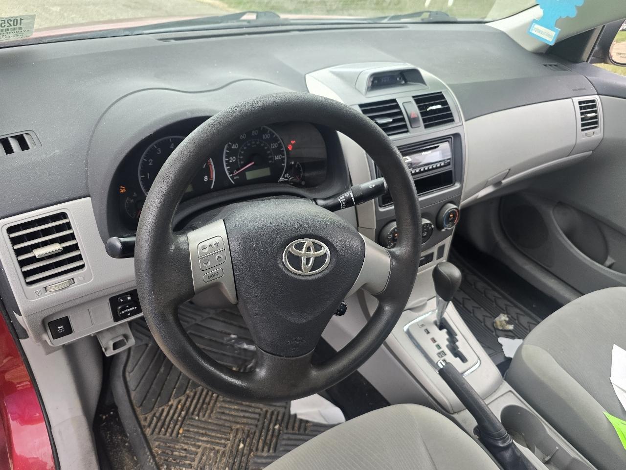 Toyota Corolla 4dr Sdn Auto LE (Natl) 2013