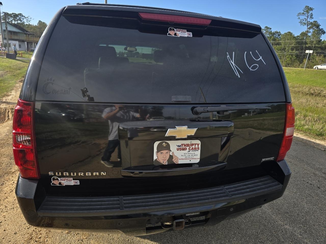 Chevrolet Suburban LT 1500 2WD 2011