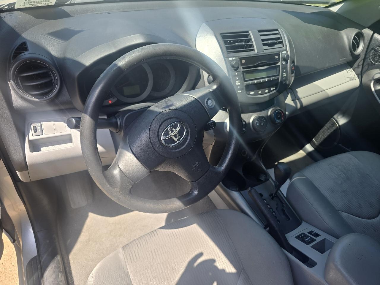 Toyota RAV4 Base I4 2WD 2009