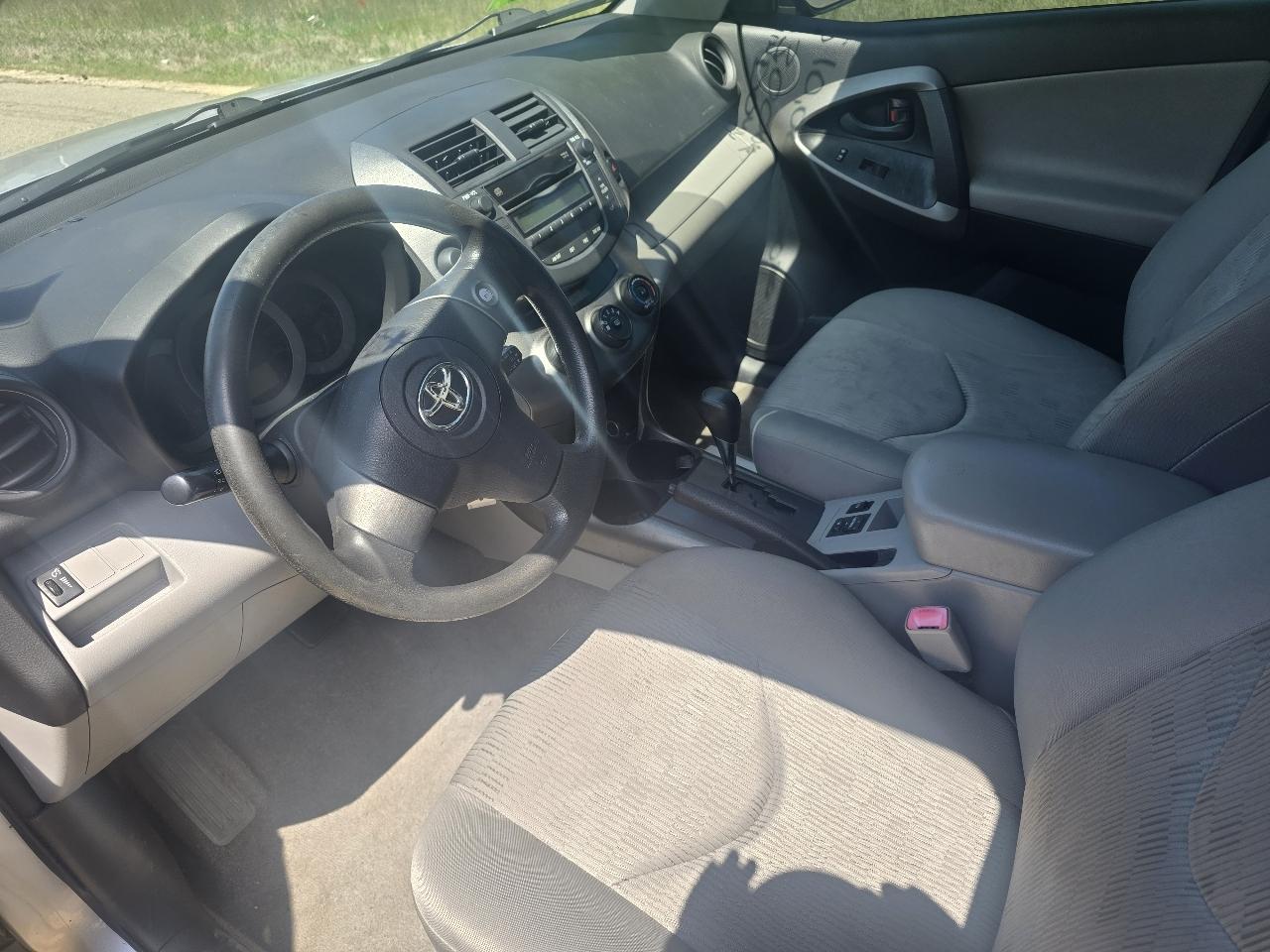 Toyota RAV4 Base I4 2WD 2009