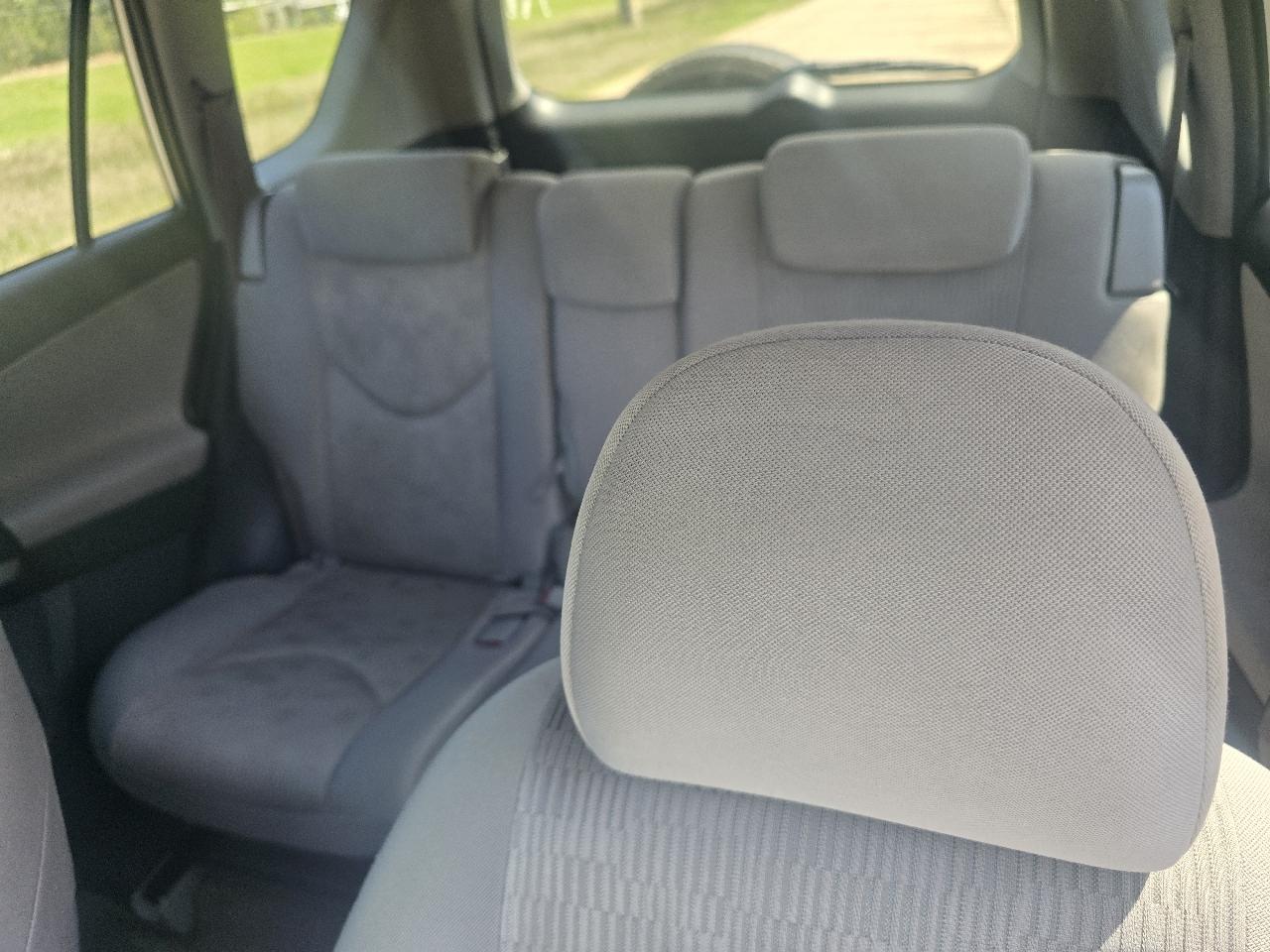 Toyota RAV4 Base I4 2WD 2009