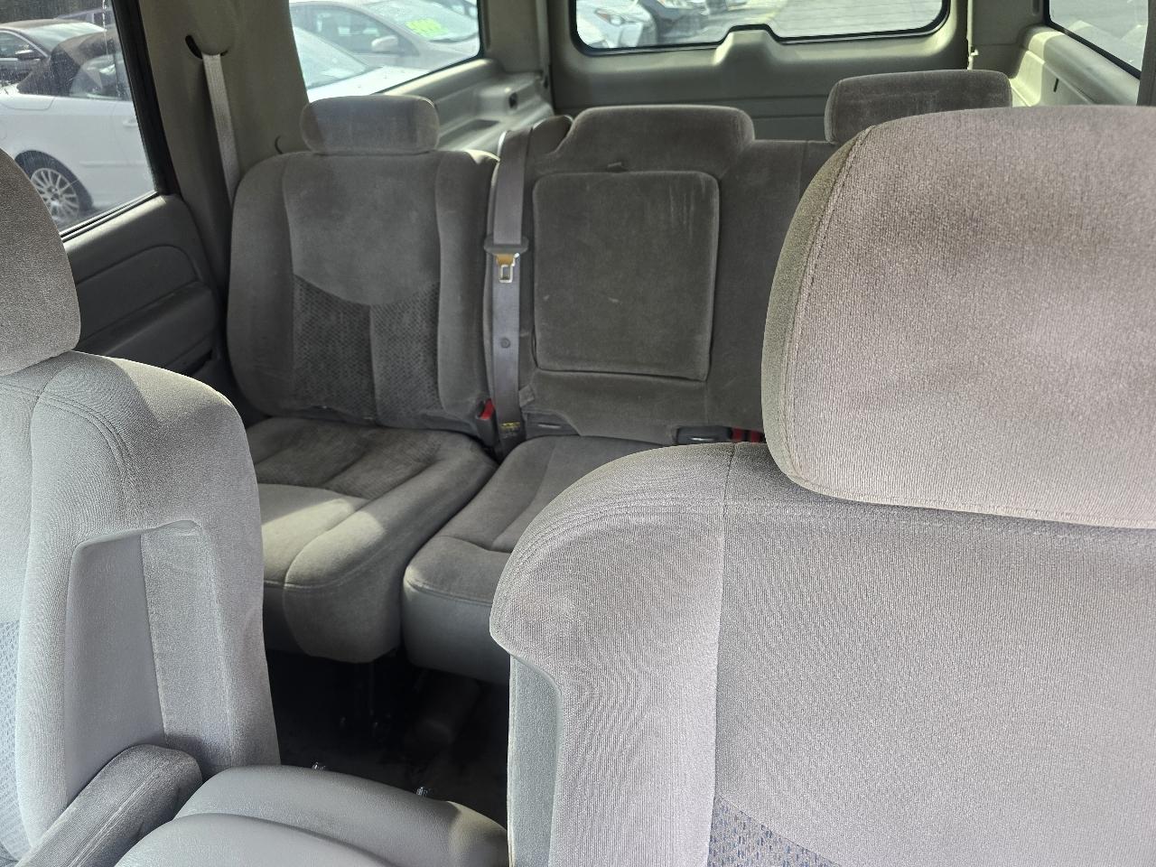 Chevrolet Suburban 1500 2WD 2004