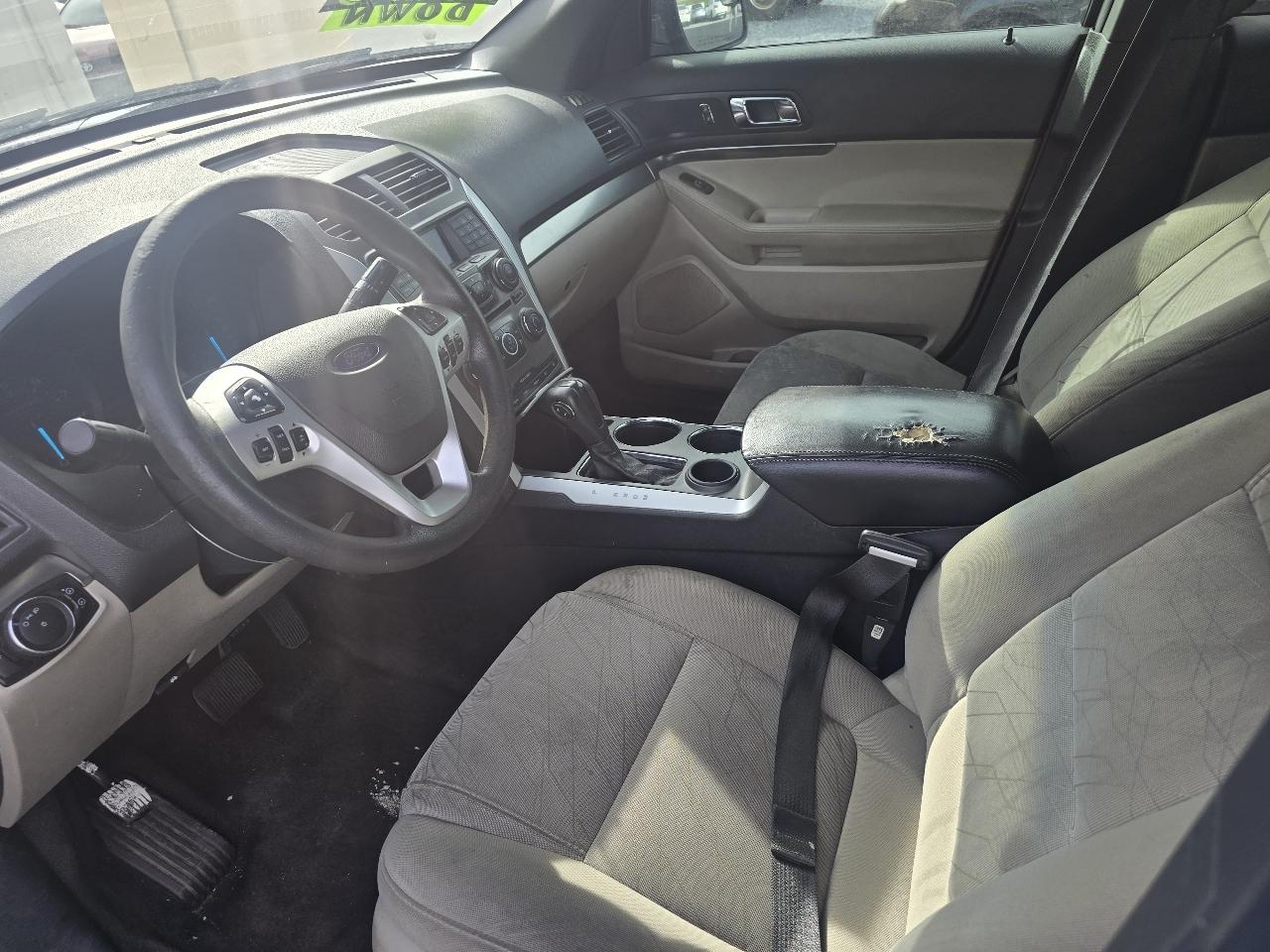 Ford Explorer Base FWD 2013