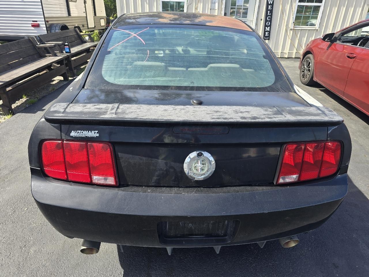 Ford Mustang V6 Deluxe Coupe 2007