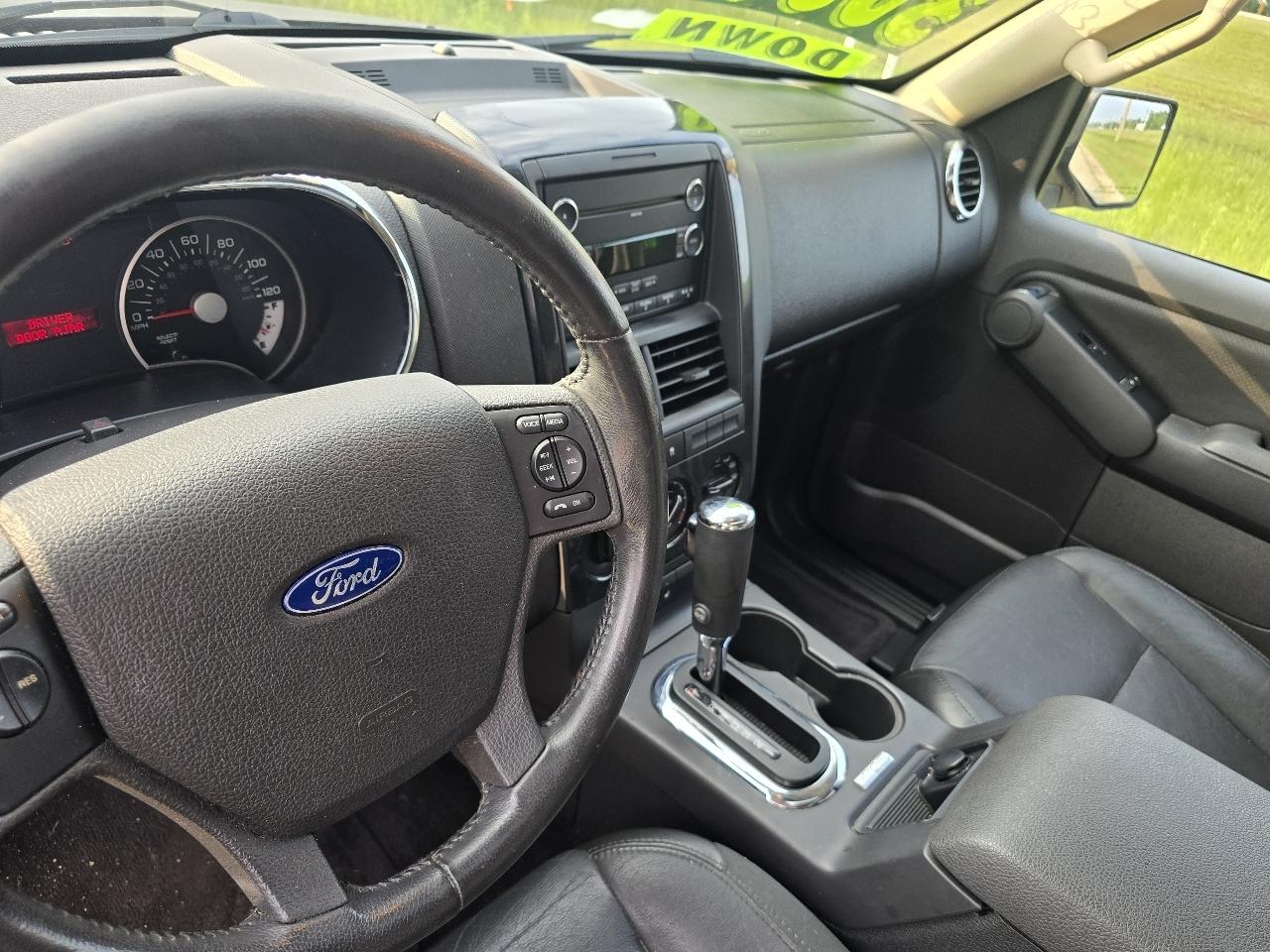 Ford Explorer XLT 4.0L 2WD 2010