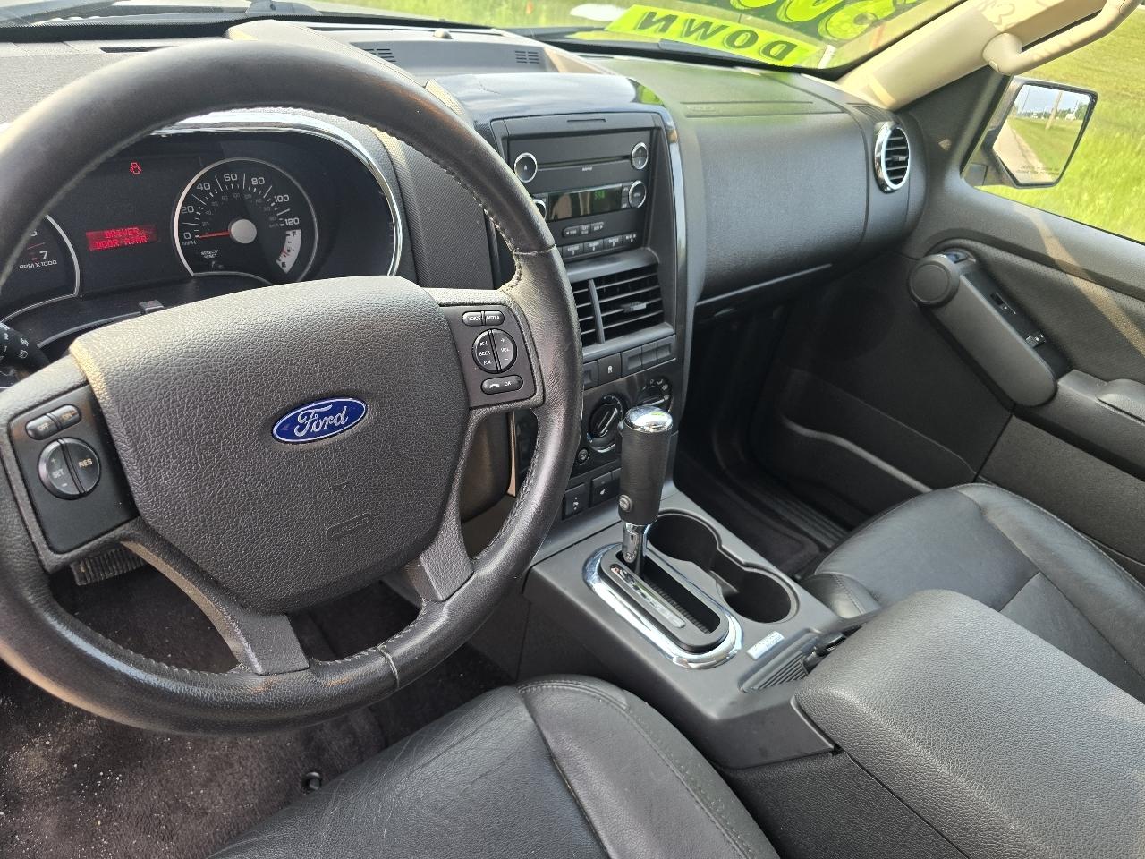 Ford Explorer XLT 4.0L 2WD 2010
