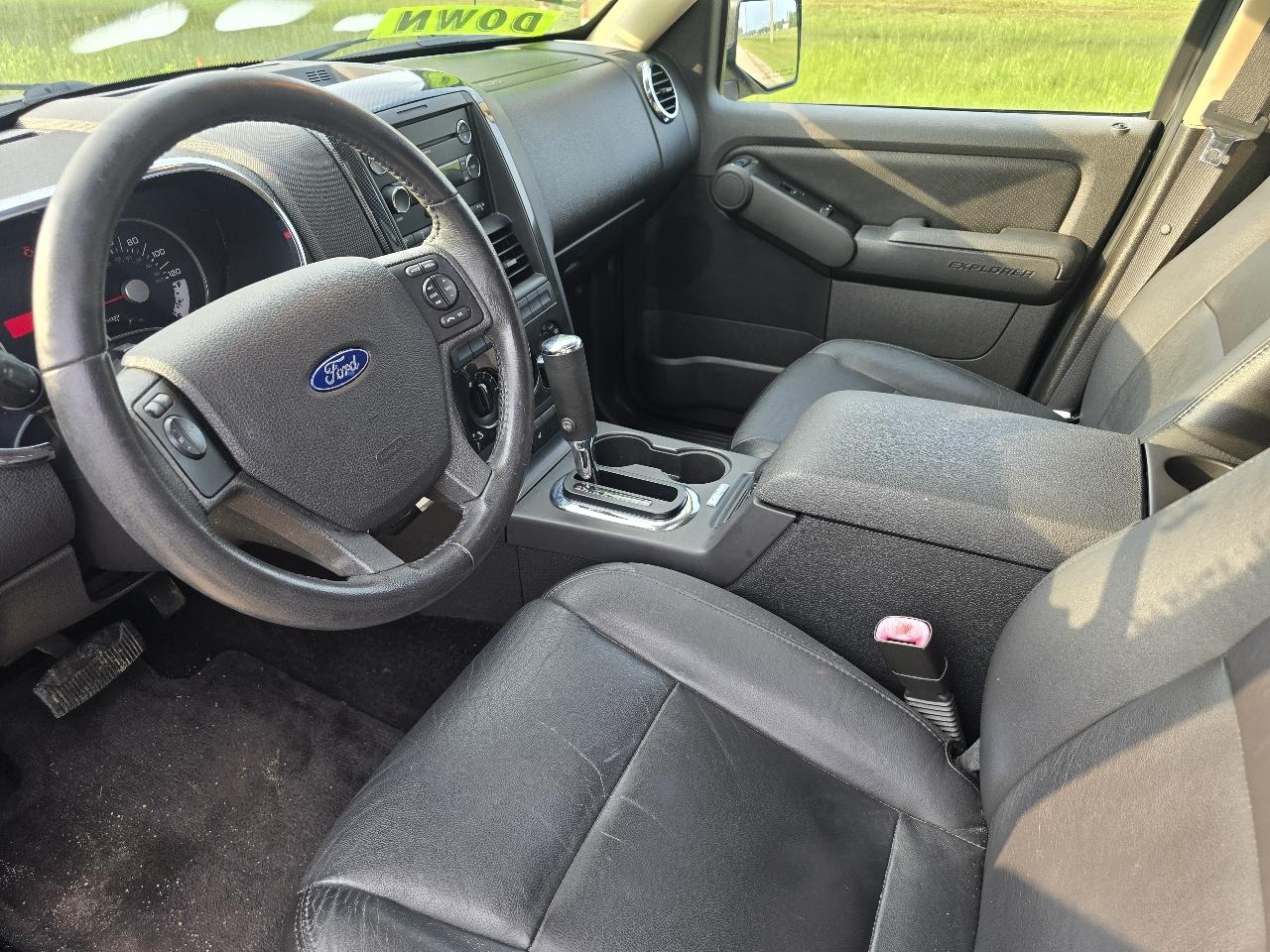 Ford Explorer XLT 4.0L 2WD 2010
