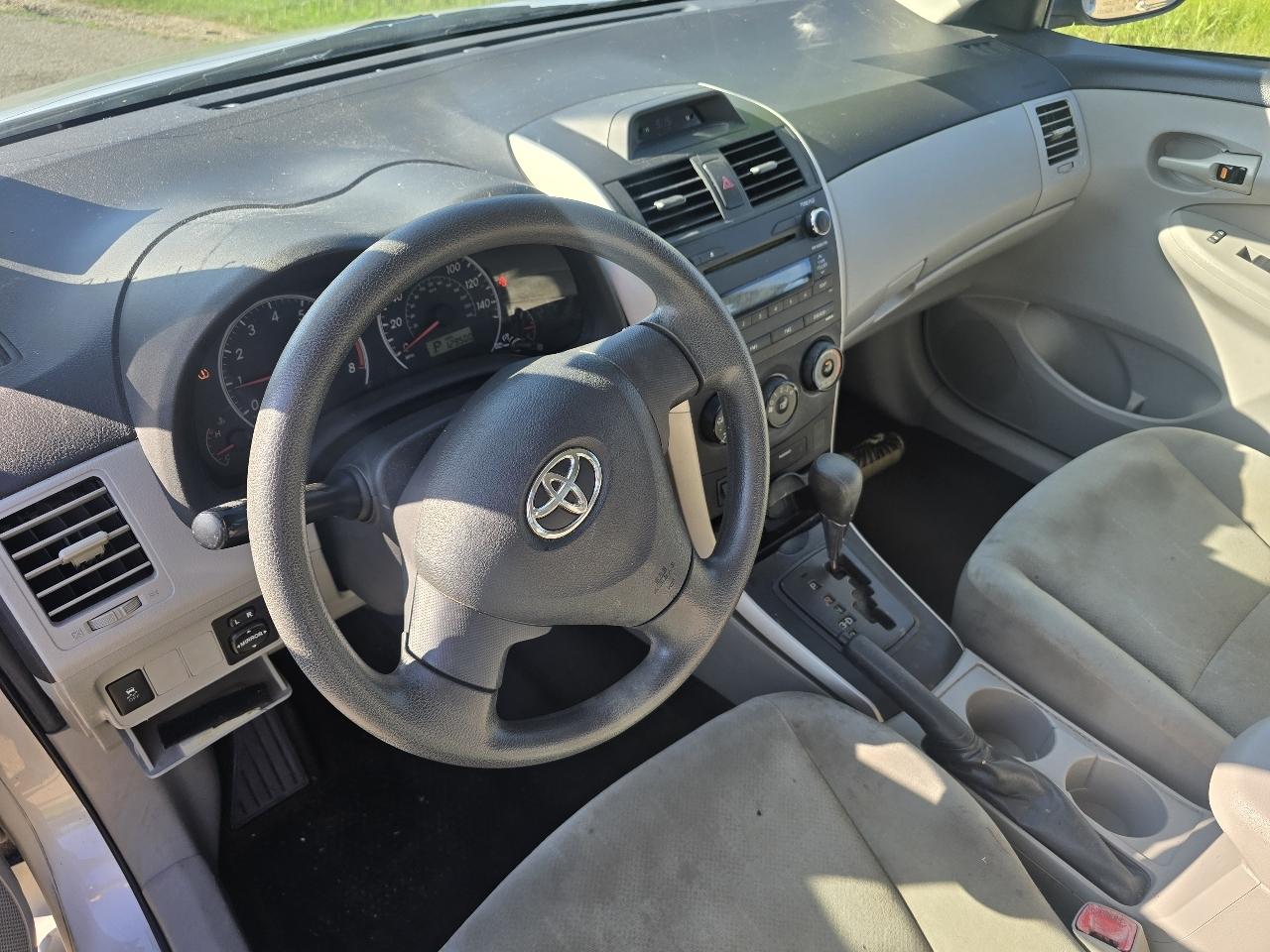 Toyota Corolla S 5-Speed MT 2013