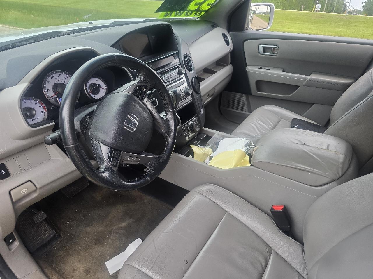 Honda Pilot Touring 4WD 5-Spd AT with DVD 2013