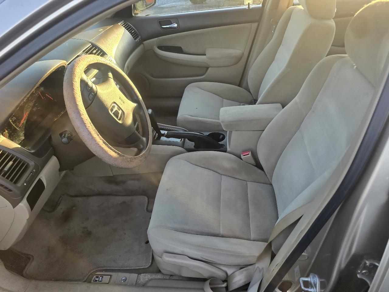 Honda Accord LX sedan AT 2005
