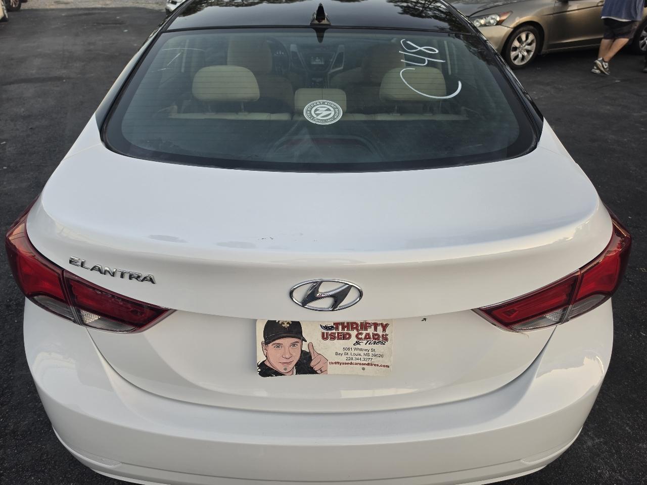 Hyundai Elantra SE 6AT 2015