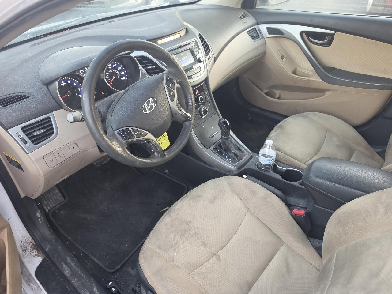 Hyundai Elantra SE 6AT 2015