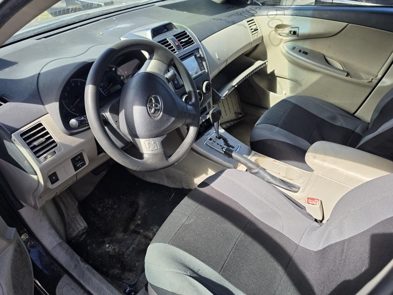 Toyota Corolla S 5-Speed MT 2013