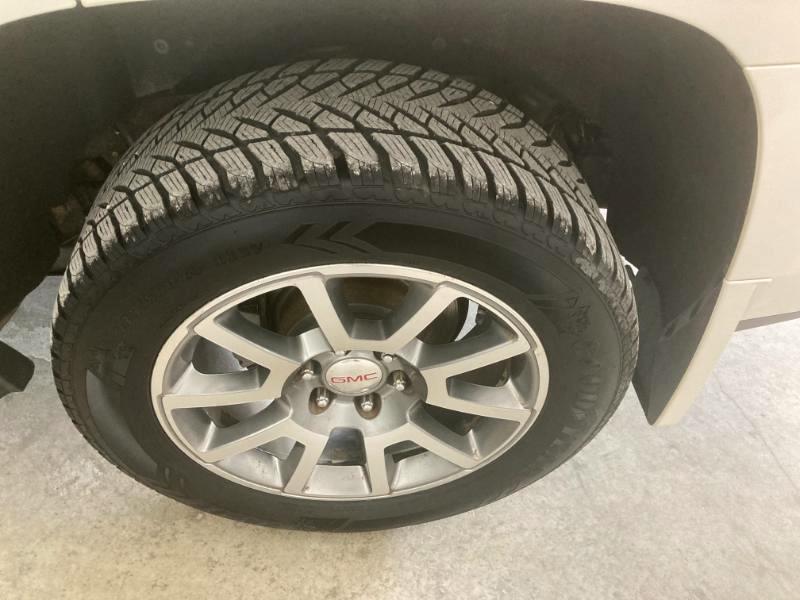 GMC Yukon Denali 4WD 2015