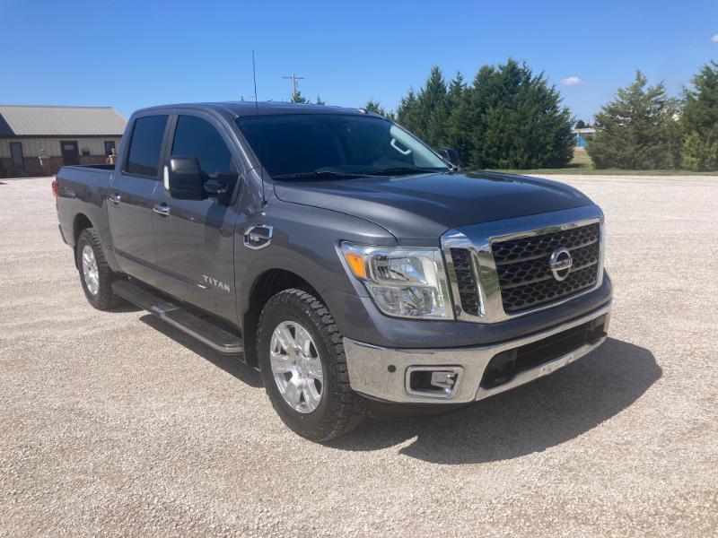 Nissan Titan SV Crew Cab 4WD 2017