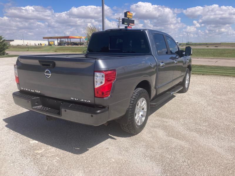 Nissan Titan SV Crew Cab 4WD 2017