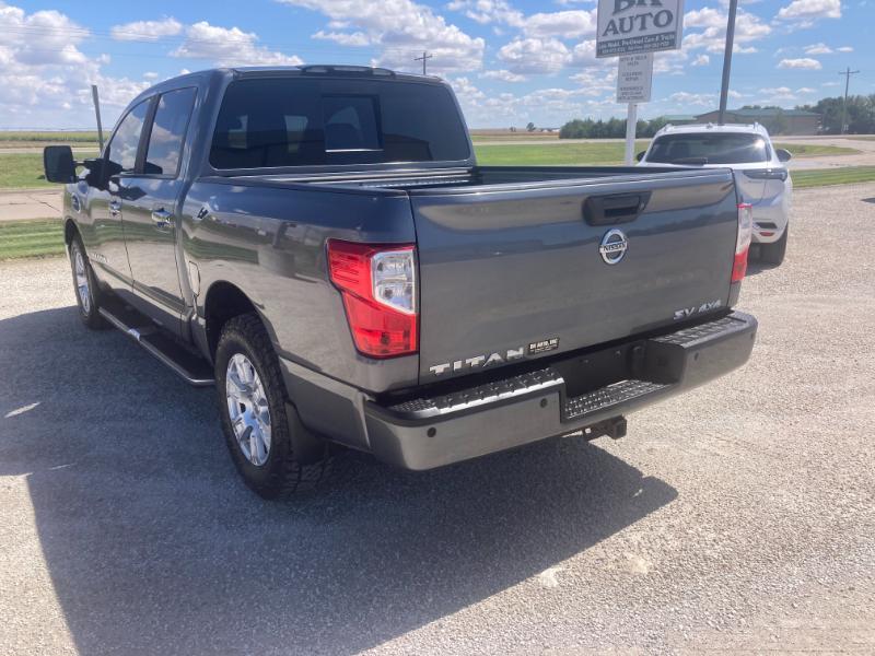 Nissan Titan SV Crew Cab 4WD 2017