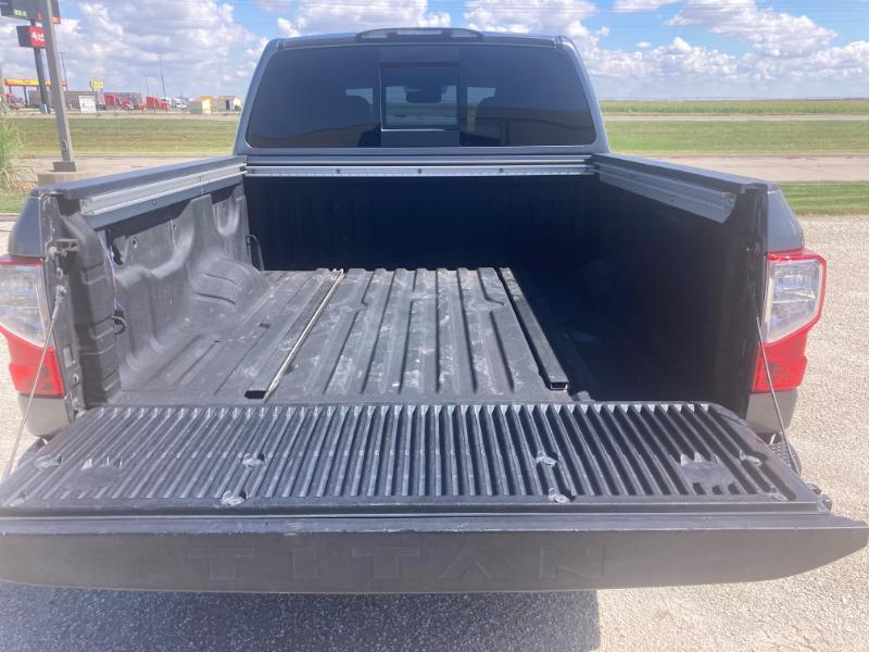 Nissan Titan SV Crew Cab 4WD 2017