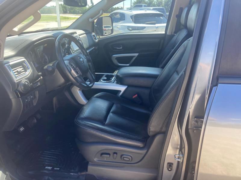 Nissan Titan SV Crew Cab 4WD 2017