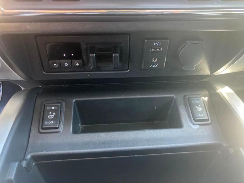 Nissan Titan SV Crew Cab 4WD 2017