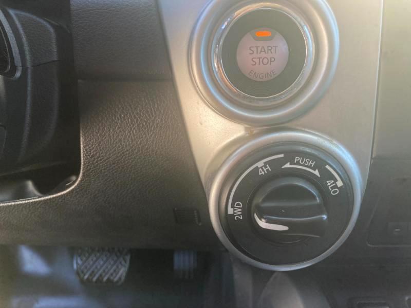 Nissan Titan SV Crew Cab 4WD 2017