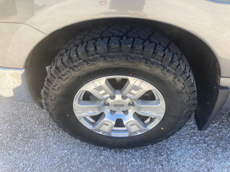 Nissan Titan SV Crew Cab 4WD 2017