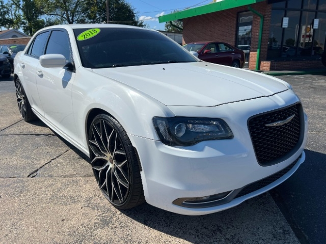 2018 Chrysler 300 S photo 2