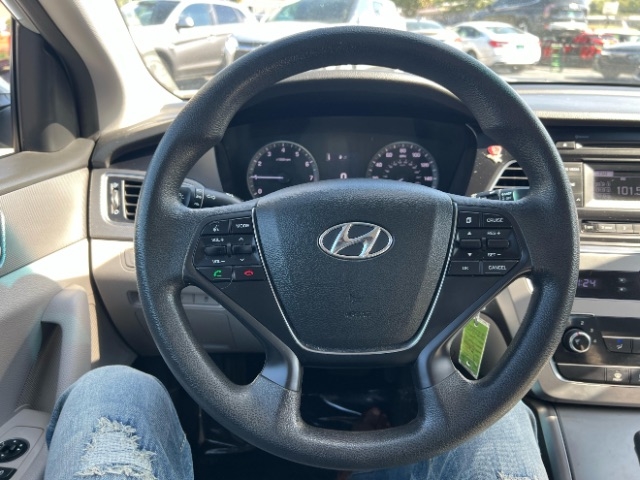 2016 Hyundai Sonata SE photo 3