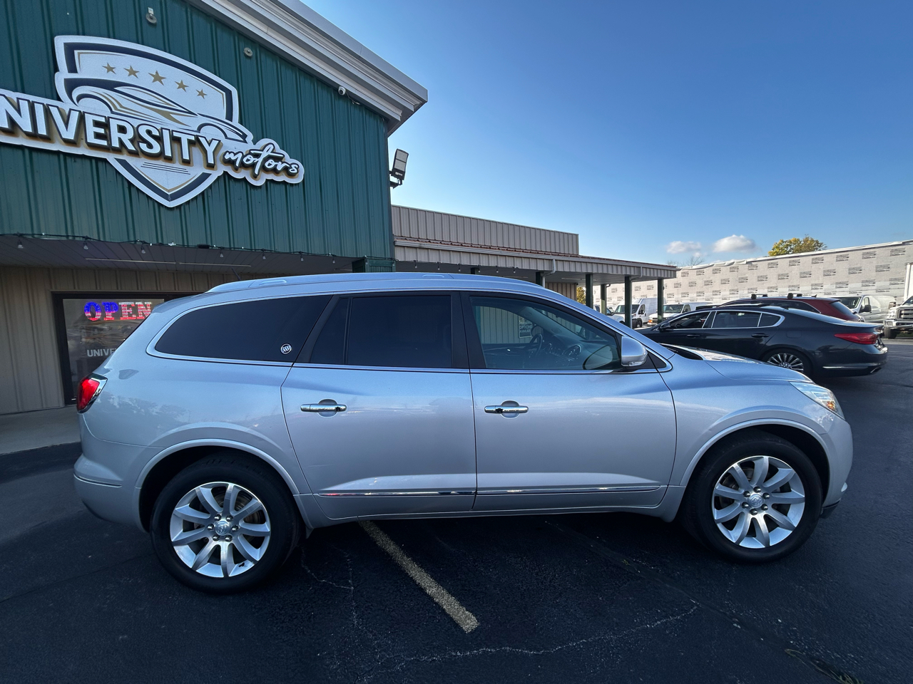 2017 Buick Enclave Premium photo 2
