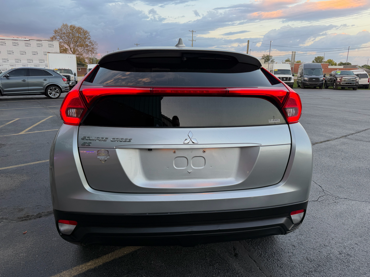 2020 Mitsubishi Eclipse Cross ES photo 2