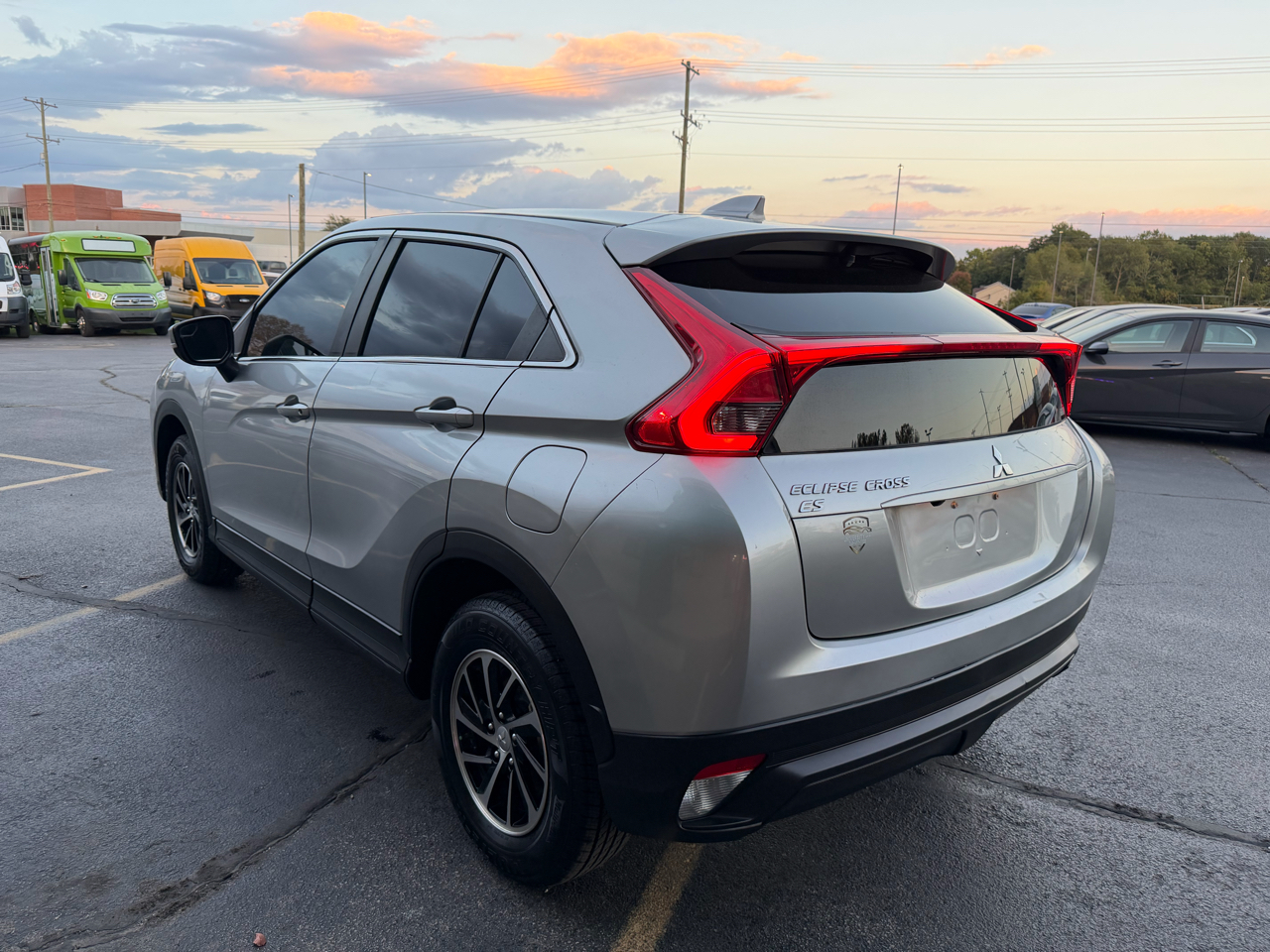 2020 Mitsubishi Eclipse Cross ES photo 3