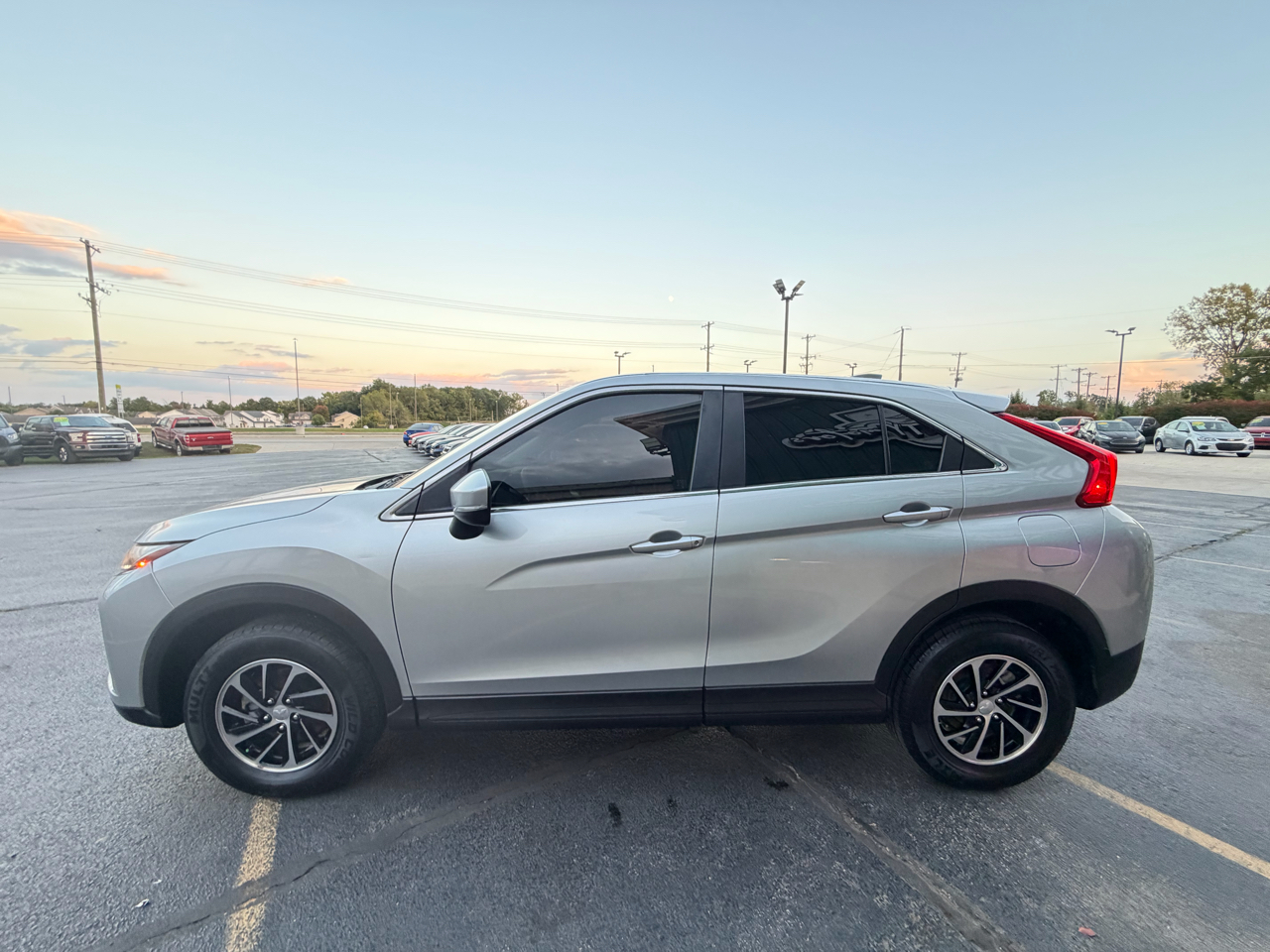 2020 Mitsubishi Eclipse Cross ES photo 4