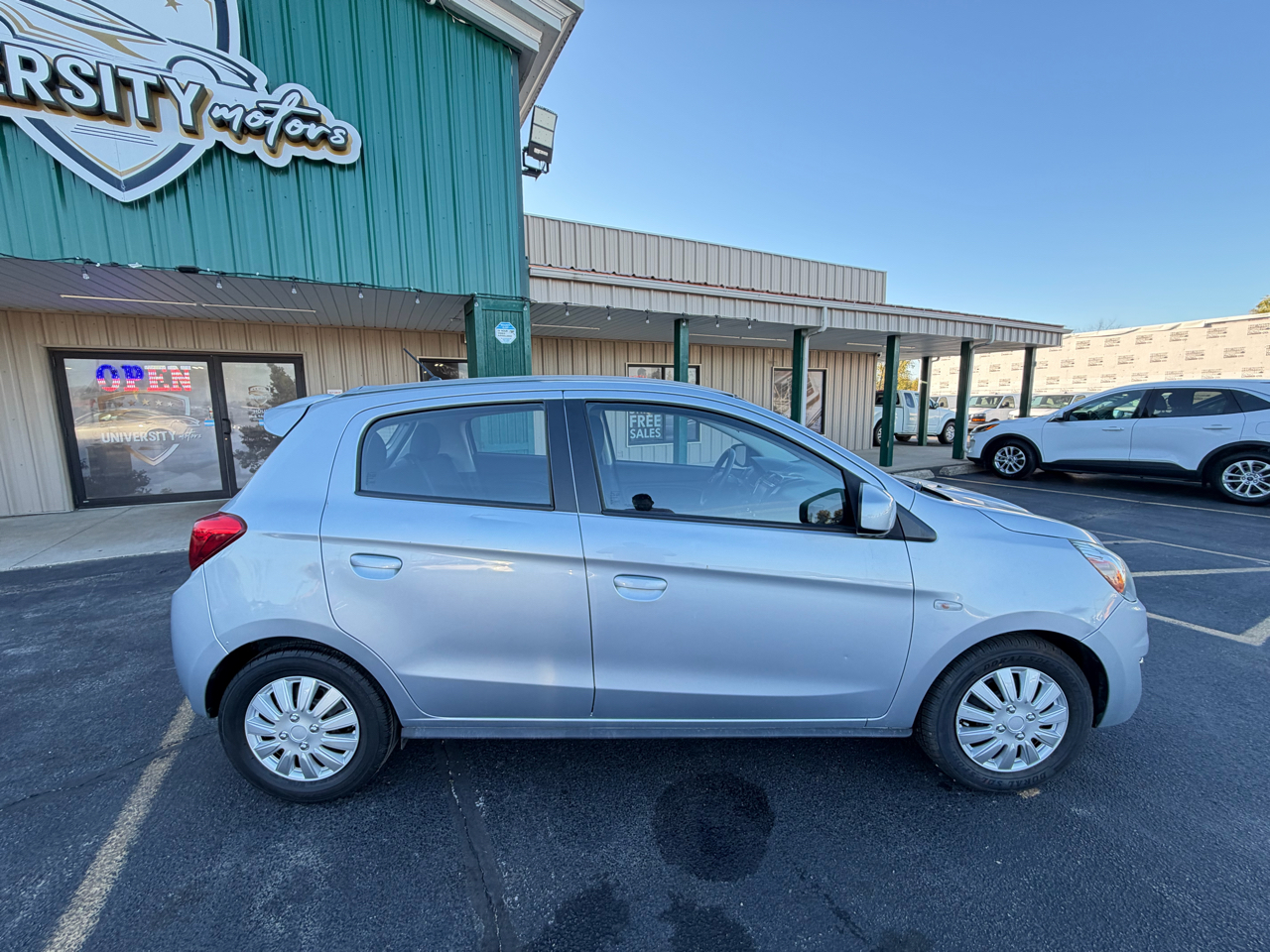 2019 Mitsubishi Mirage ES photo 2