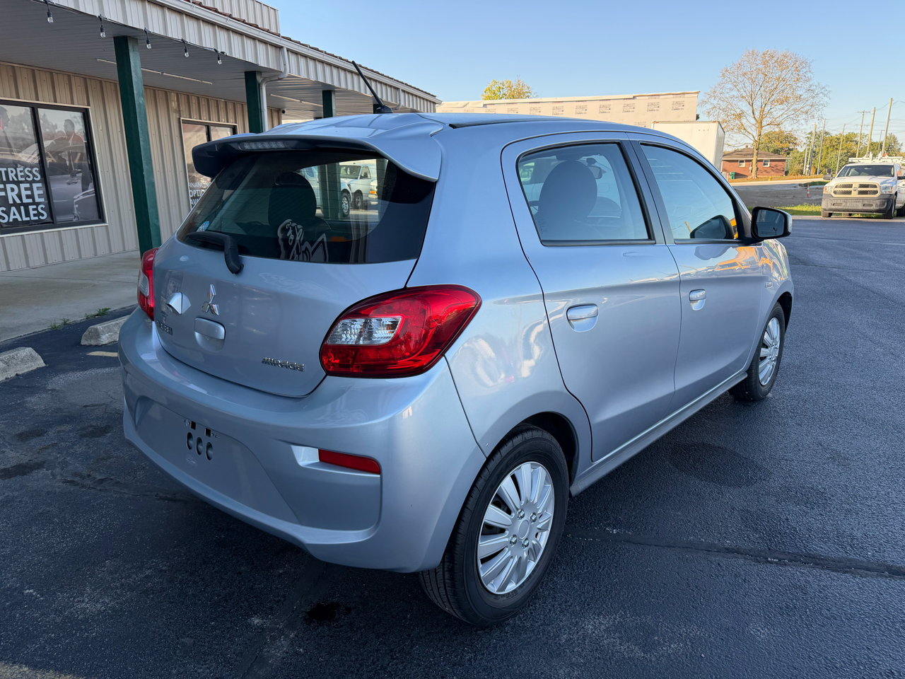 2019 Mitsubishi Mirage ES photo 3