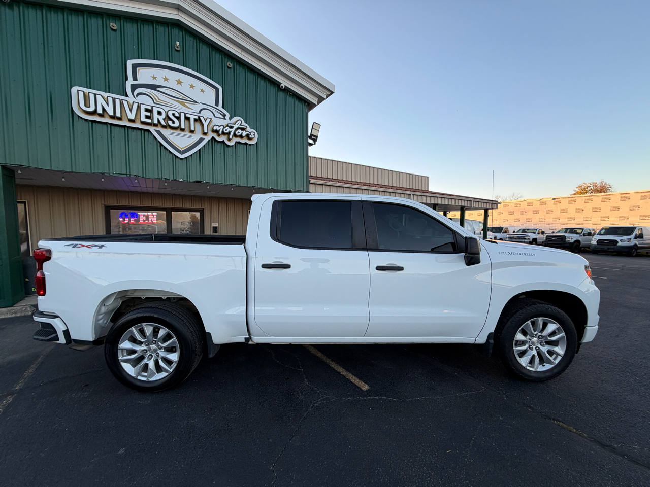 Chevrolet Silverado 1500 Custom Crew Cab 4WD 2022 Chevrolet Silverado 1500 Custom Crew Cab 4WD 2022