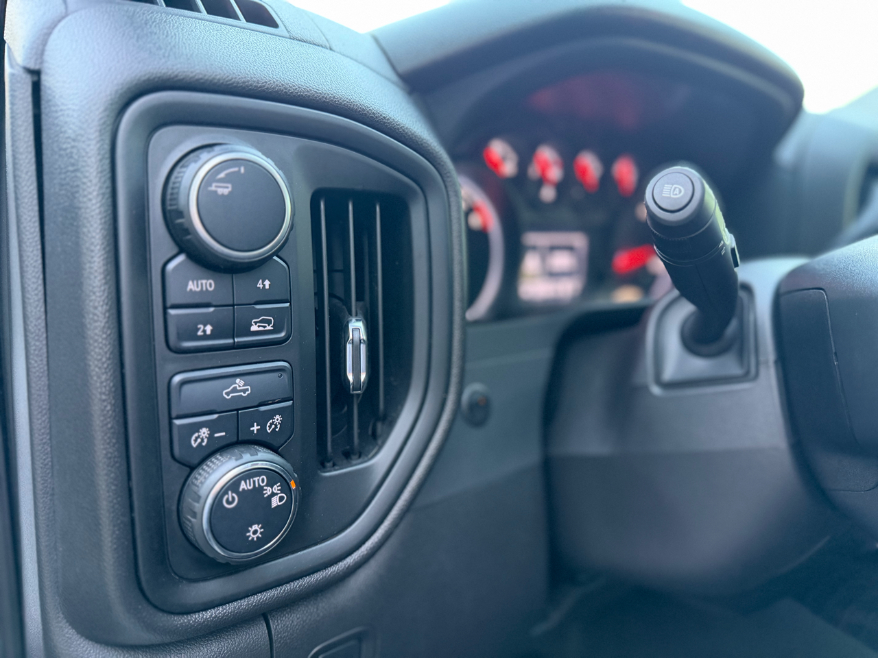 Chevrolet Silverado 1500 Custom Crew Cab 4WD 2022 Chevrolet Silverado 1500 Custom Crew Cab 4WD 2022