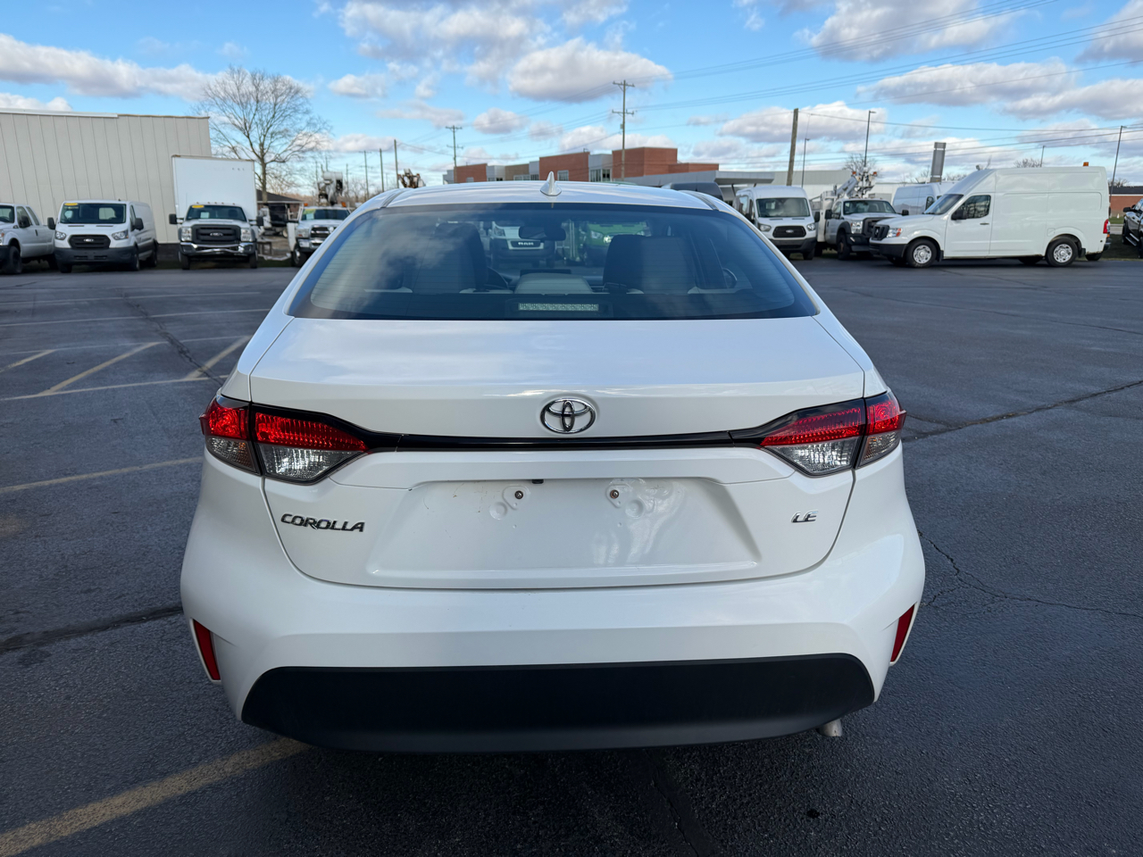 2023 Toyota Corolla LE photo 3