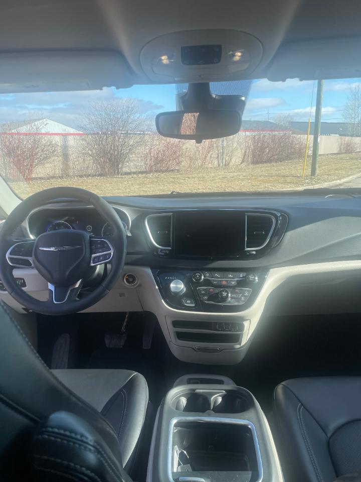 Chrysler Pacifica Touring L FWD 2024