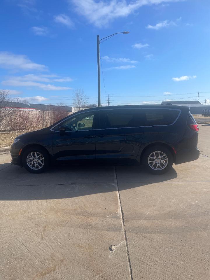 Chrysler Pacifica Touring L FWD 2024