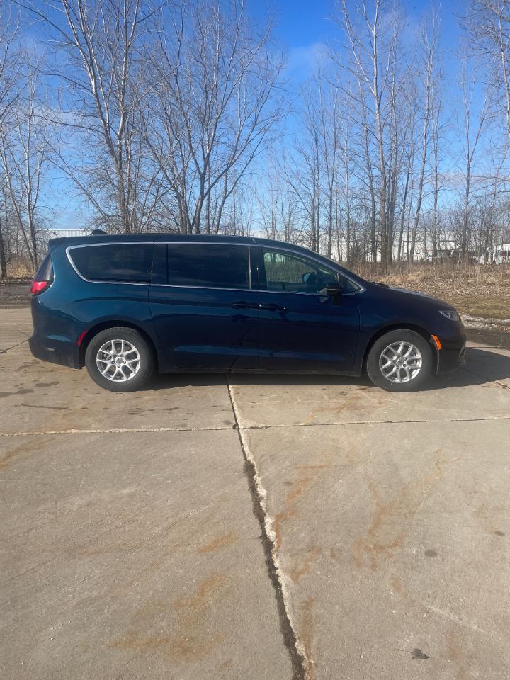 Chrysler Pacifica Touring L FWD 2024