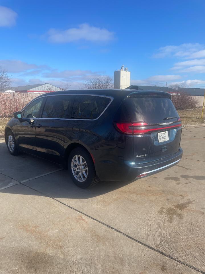 Chrysler Pacifica Touring L FWD 2024