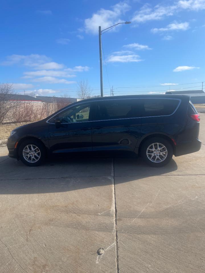 Chrysler Pacifica Touring L FWD 2024