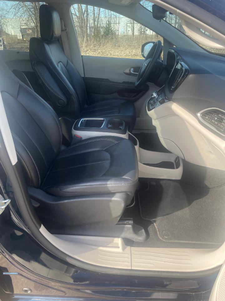 Chrysler Pacifica Touring L FWD 2024