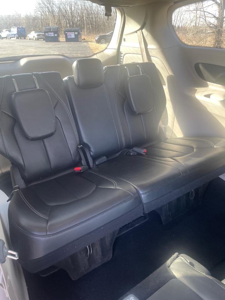 Chrysler Pacifica Touring L FWD 2024