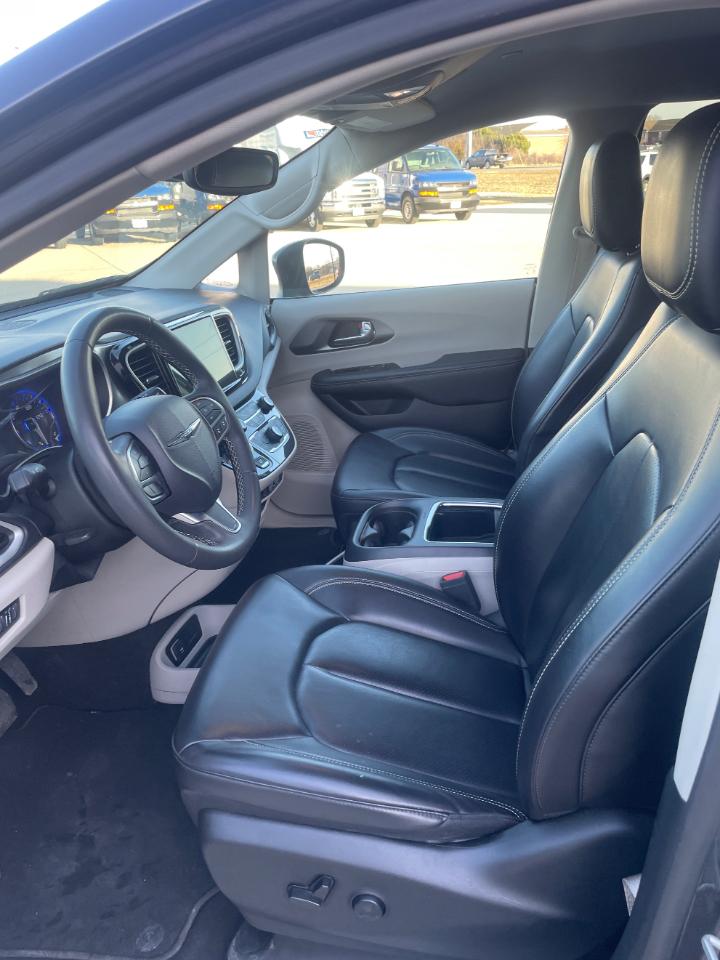 Chrysler Pacifica Touring L FWD 2023