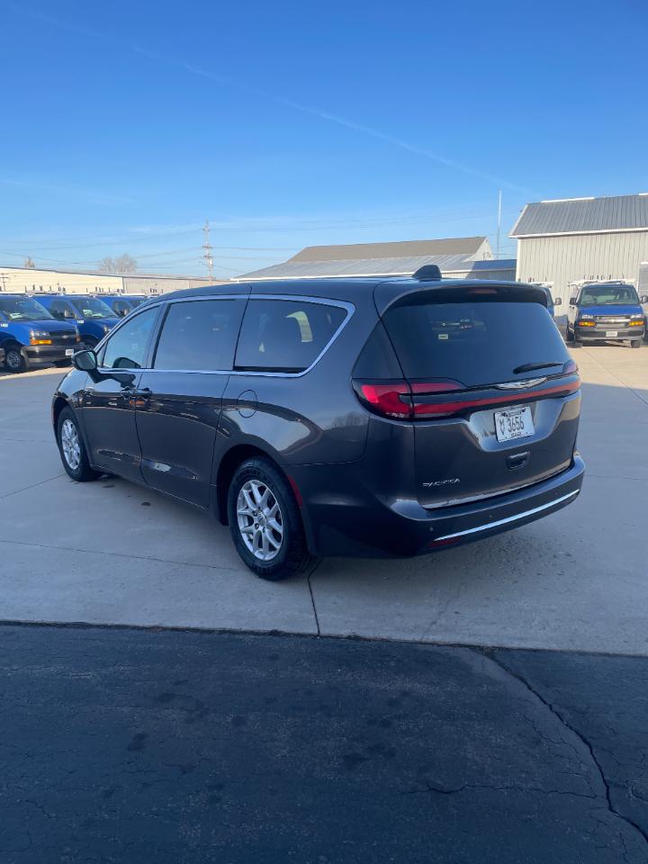 Chrysler Pacifica Touring L FWD 2023